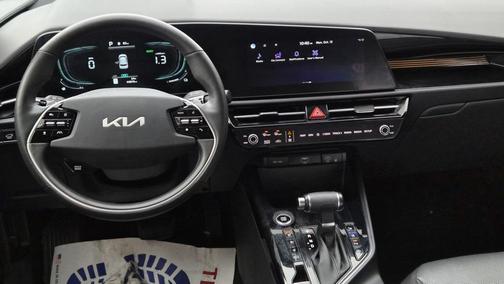 2023 Kia Niro SX
