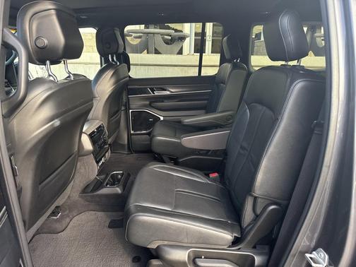 2023 Jeep Wagoneer L Series III 4x4