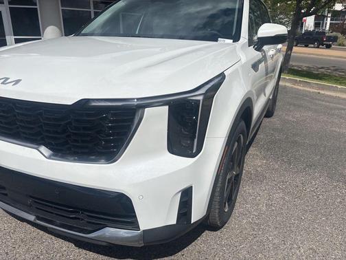 Snow White Pearl 2026 Kia Sorento Hybrid EX