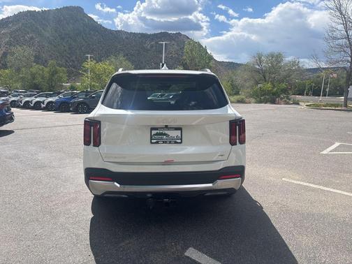 Snow White Pearl 2026 Kia Sorento Hybrid EX