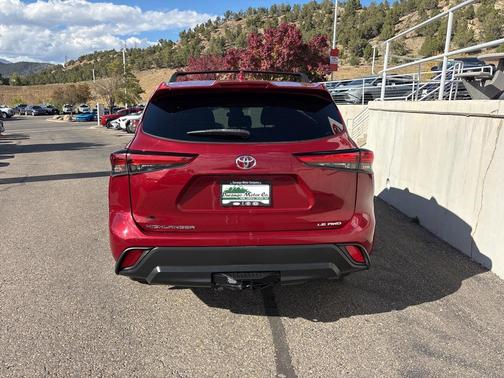 2021 Toyota Highlander LE