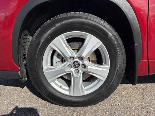 2021 Toyota Highlander LE