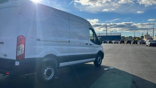 2026 Ford Transit-250 148 WB Medium Roof Cargo