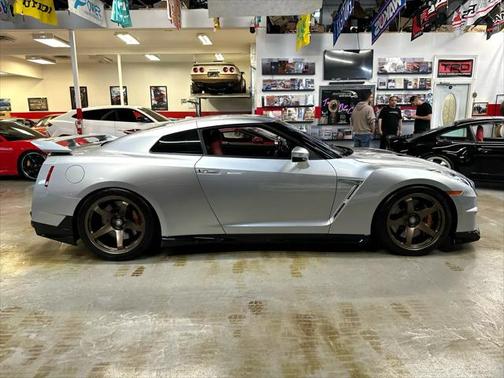 2024 Nissan GT-R Premium