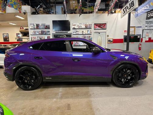 2023 Lamborghini Urus Performante