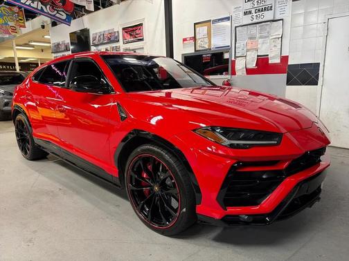 2022 Lamborghini Urus Base