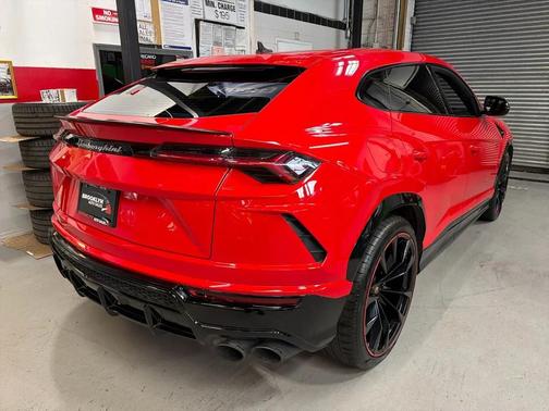 2022 Lamborghini Urus Base