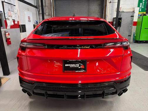 2022 Lamborghini Urus Base