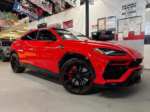 2022 Lamborghini Urus Base