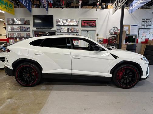 2021 Lamborghini Urus Base