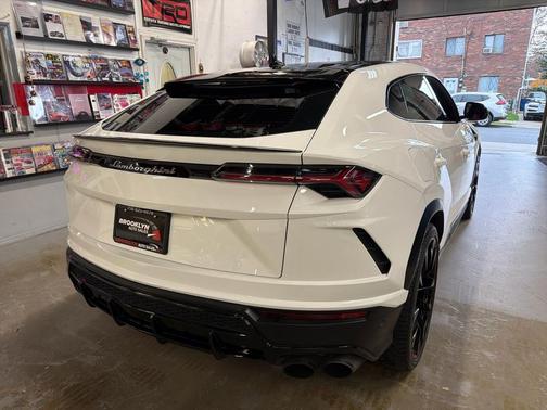 2021 Lamborghini Urus Base