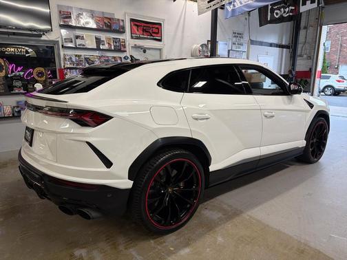 2021 Lamborghini Urus Base