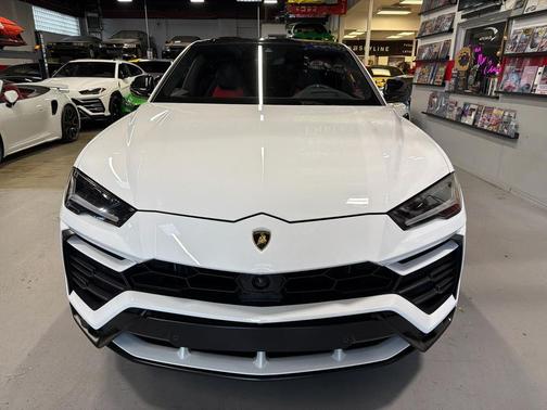 2021 Lamborghini Urus Base