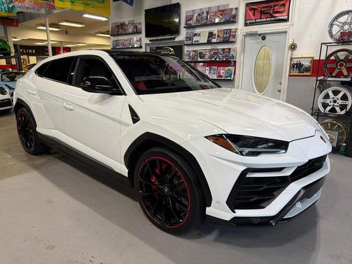 2021 Lamborghini Urus Base