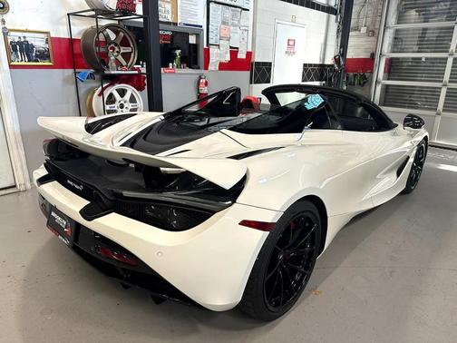 2020 McLaren 720S Base