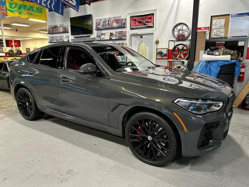 2022 BMW X6 M50i
