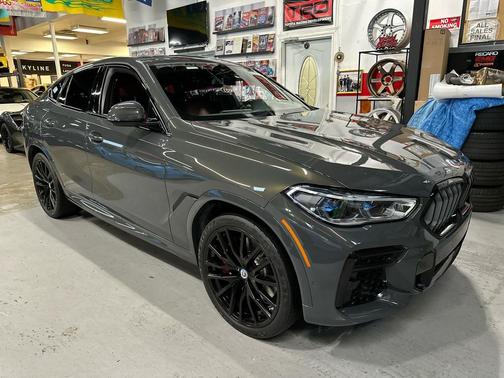 2022 BMW X6 M50i
