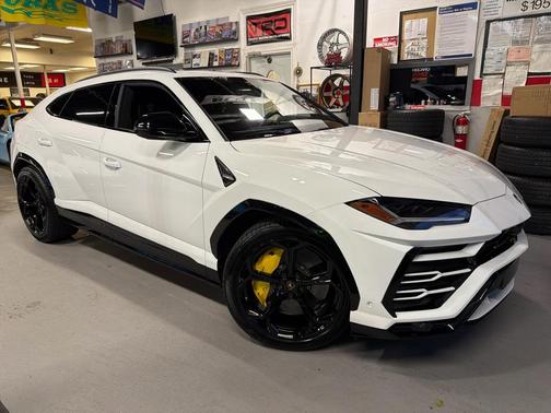 2019 Lamborghini Urus Base