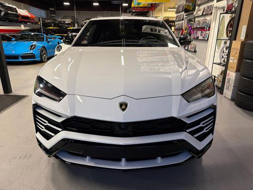 2019 Lamborghini Urus Base