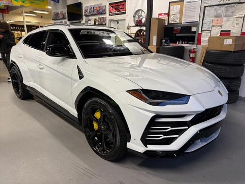 2019 Lamborghini Urus Base