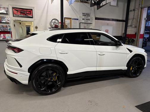 2019 Lamborghini Urus Base