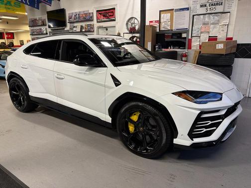2019 Lamborghini Urus Base