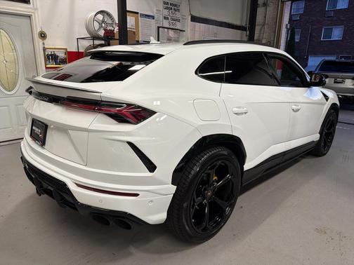 2019 Lamborghini Urus Base
