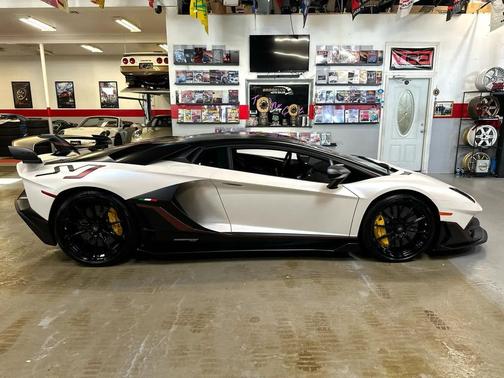 2020 Lamborghini Aventador SVJ SVJ Coupe