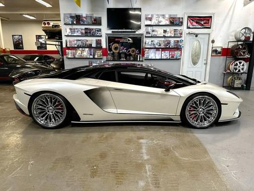 2017 Lamborghini Aventador S Coupe