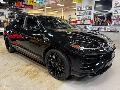 2021 Lamborghini Urus Base