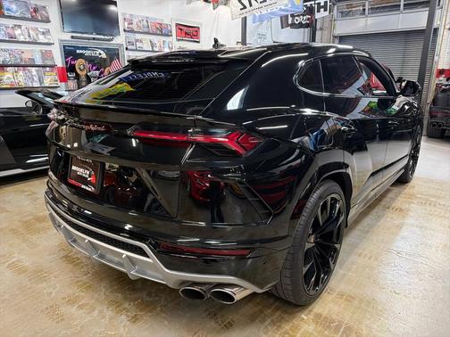 2021 Lamborghini Urus Base