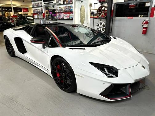 2016 Lamborghini Aventador LP700-4 Roadster Pirelli Edition