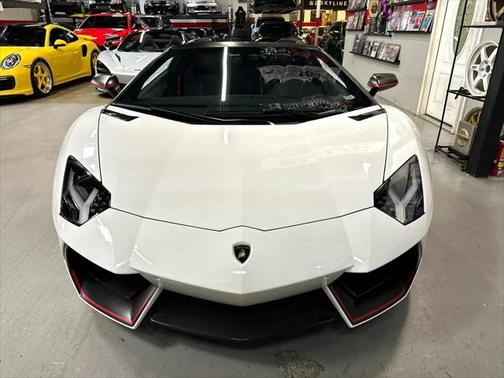 2016 Lamborghini Aventador LP700-4 Roadster Pirelli Edition