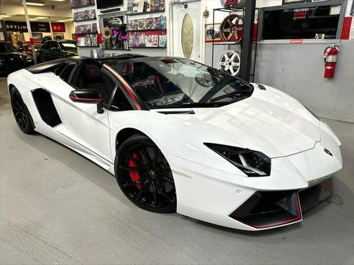 2016 Lamborghini Aventador LP700-4 Roadster Pirelli Edition