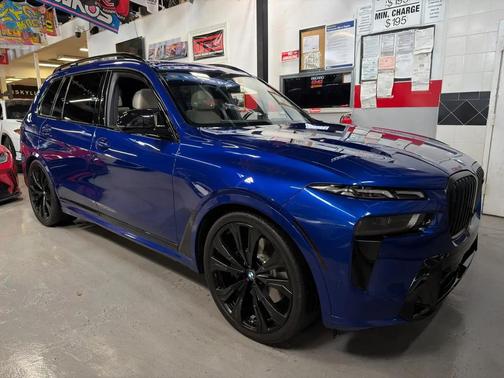 2023 BMW X7 M60i