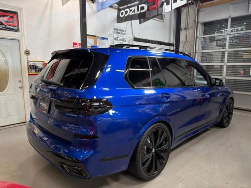2023 BMW X7 M60i
