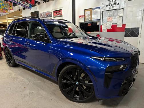 2023 BMW X7 M60i