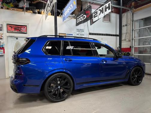 2023 BMW X7 M60i