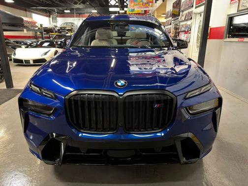 2023 BMW X7 M60i