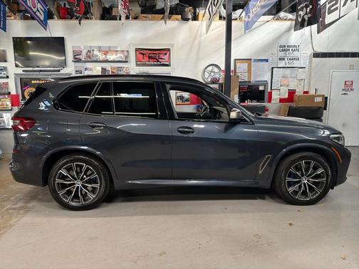 2022 BMW X5 M50i