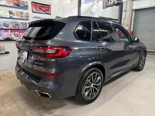 2022 BMW X5 M50i