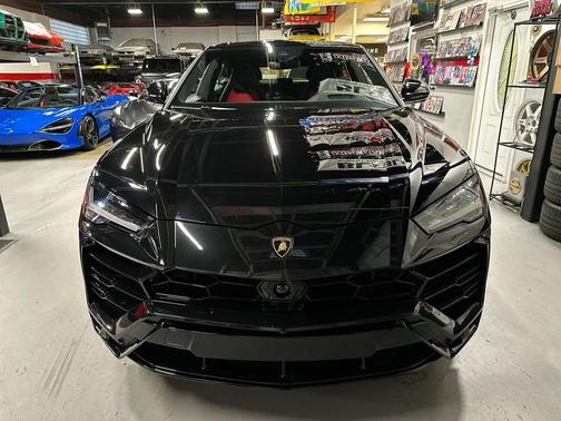 2022 Lamborghini Urus Base