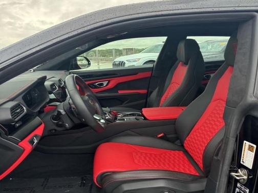 2022 Lamborghini Urus Base