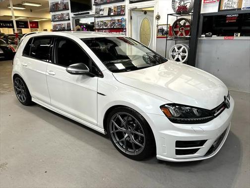 2016 Volkswagen Golf R 4-Door w/DCC & Navigation