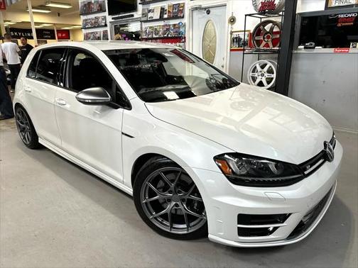 2016 Volkswagen Golf R 4-Door w/DCC & Navigation
