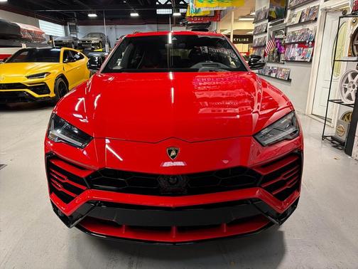 2020 Lamborghini Urus Base