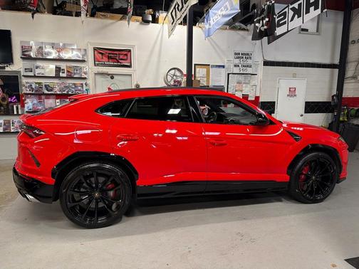 2020 Lamborghini Urus Base