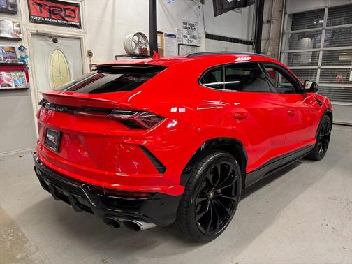 2020 Lamborghini Urus Base