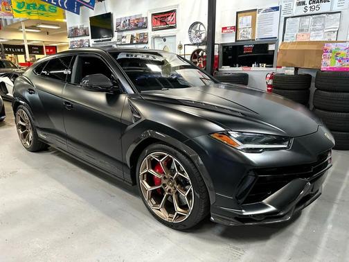 2024 Lamborghini Urus Performante