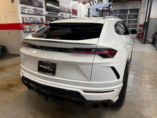 2019 Lamborghini Urus Base